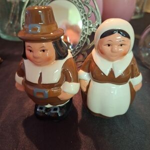Pilgrim couple salt and pepper